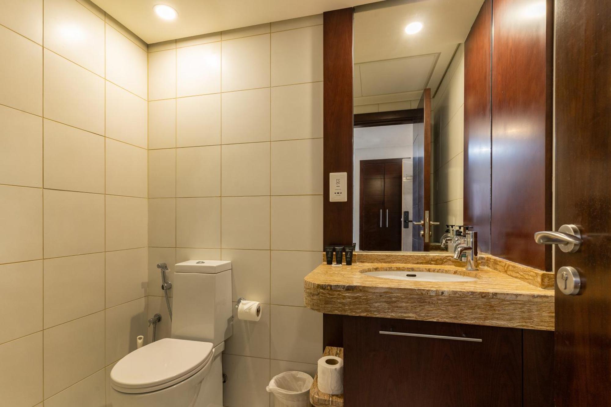 Chic 2Br Apartment, Prime Location Near Dubai Mall - Allsopp&Allsopp Eksteriør bilde
