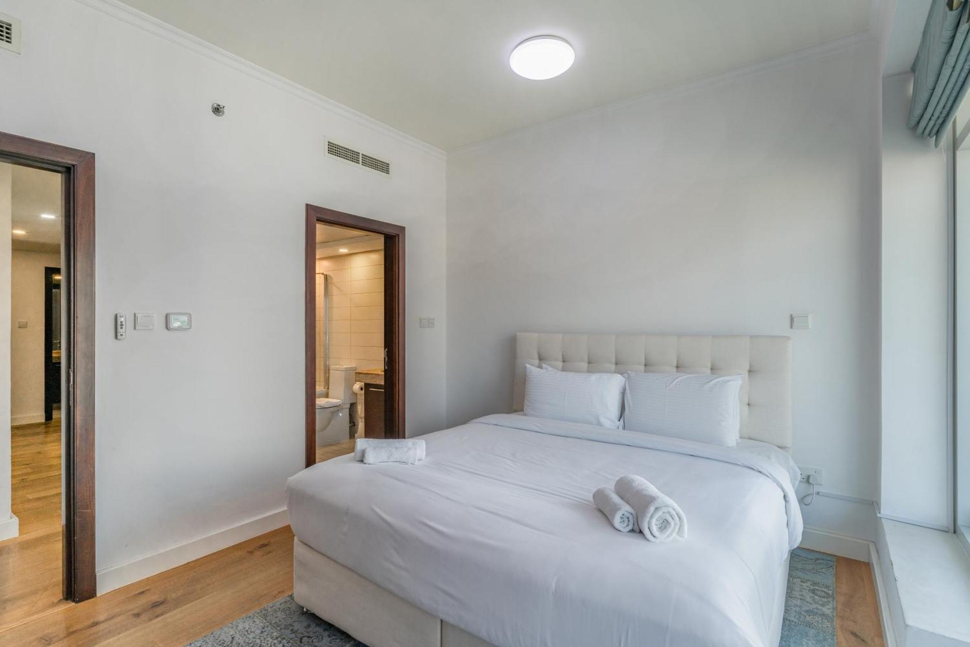 Chic 2Br Apartment, Prime Location Near Dubai Mall - Allsopp&Allsopp Eksteriør bilde