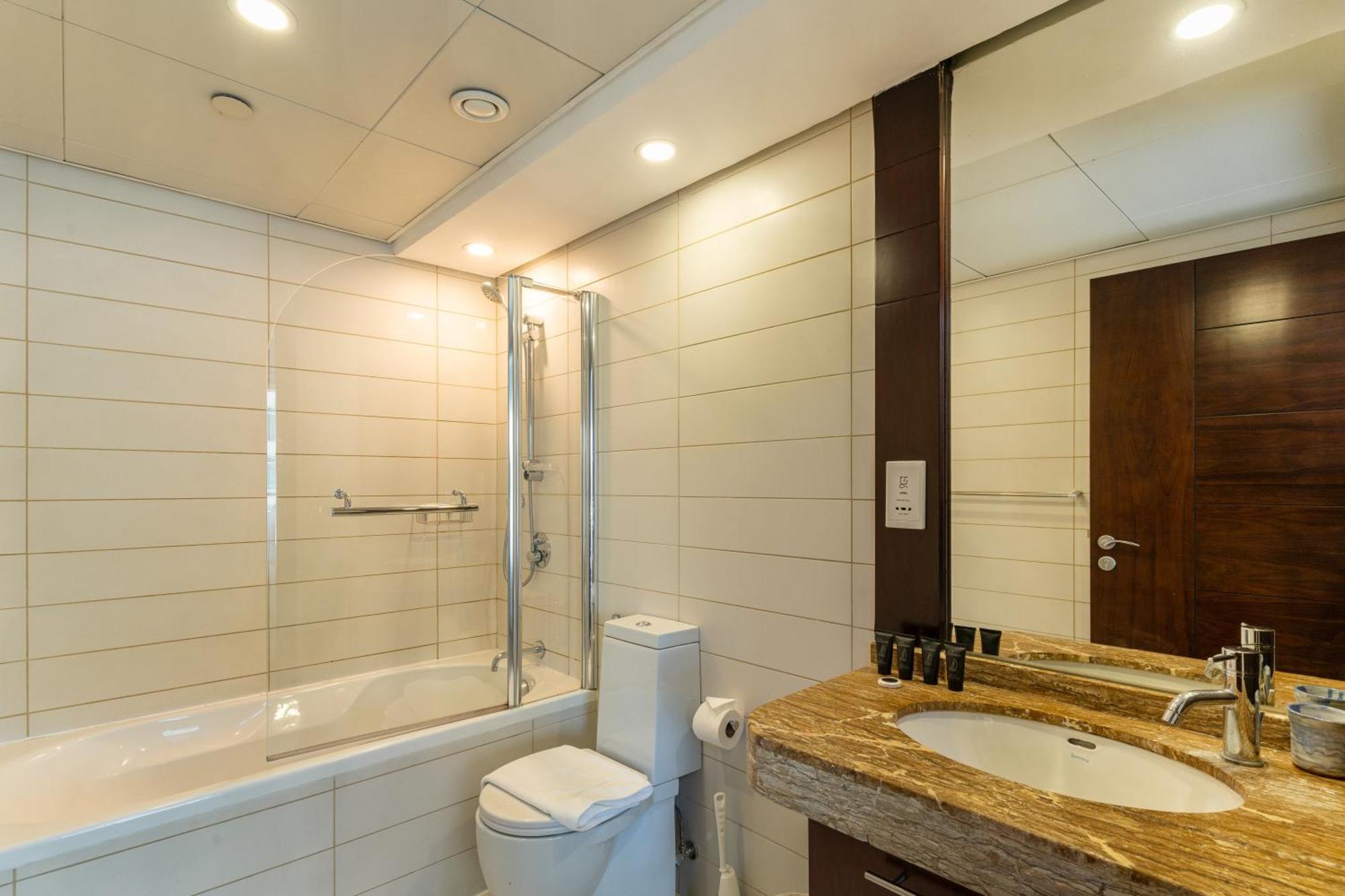 Chic 2Br Apartment, Prime Location Near Dubai Mall - Allsopp&Allsopp Eksteriør bilde