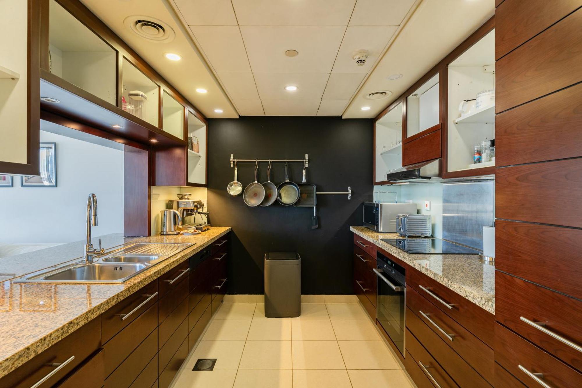 Chic 2Br Apartment, Prime Location Near Dubai Mall - Allsopp&Allsopp Eksteriør bilde